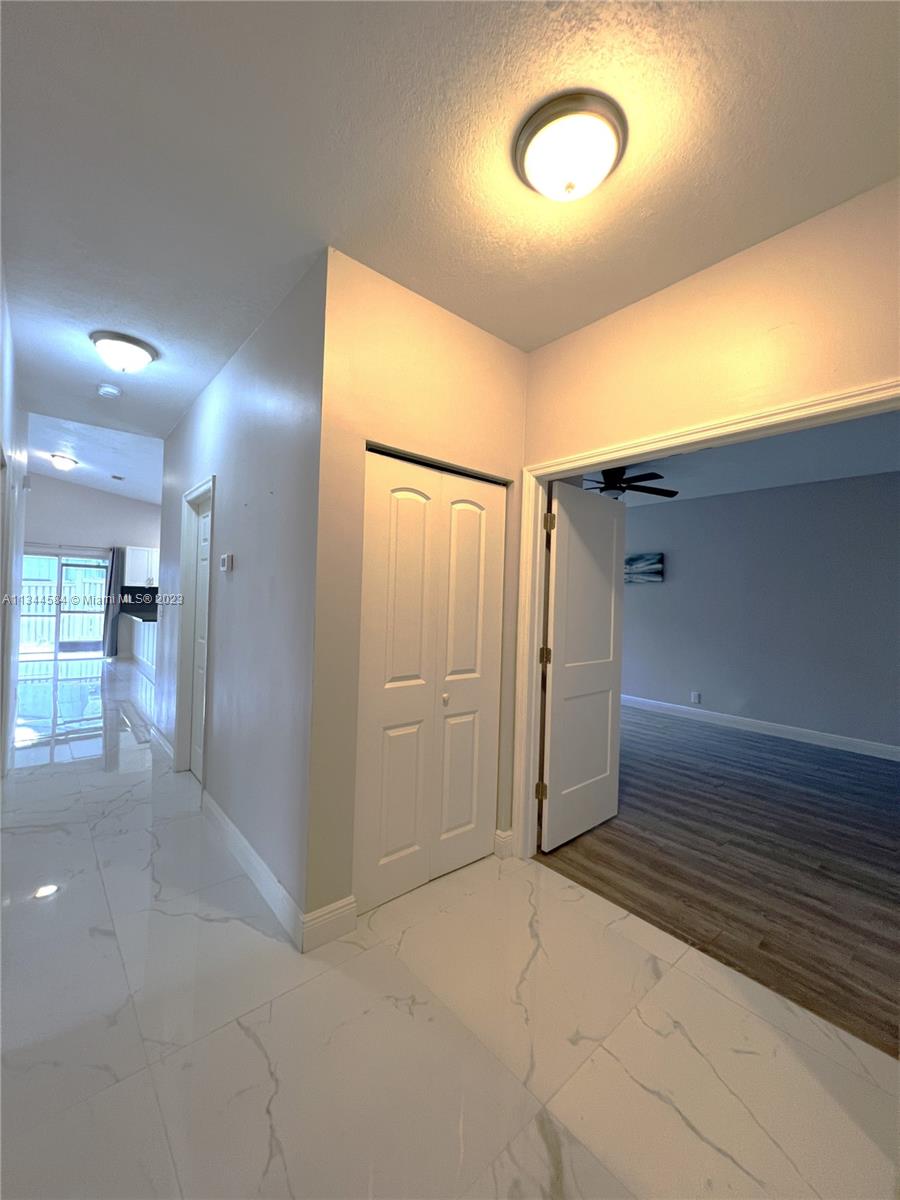 PARKLAND LAKES - Residential Lease
