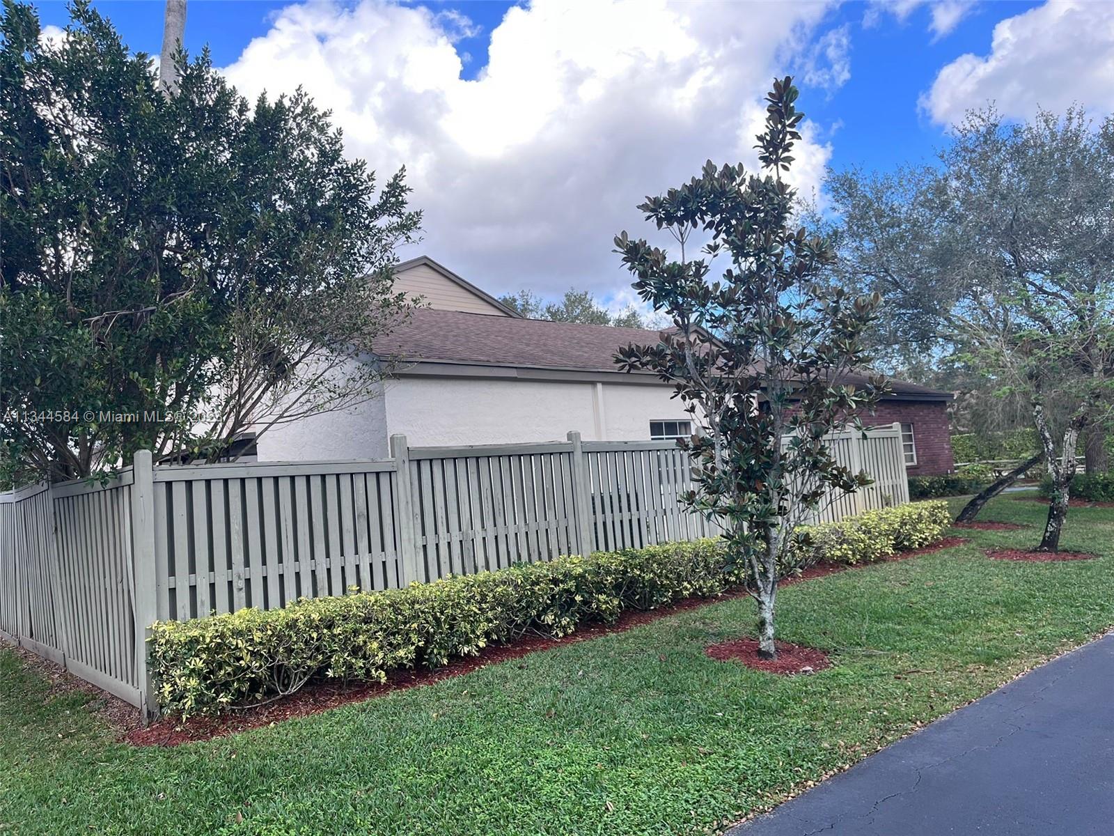 PARKLAND LAKES - Residential Lease