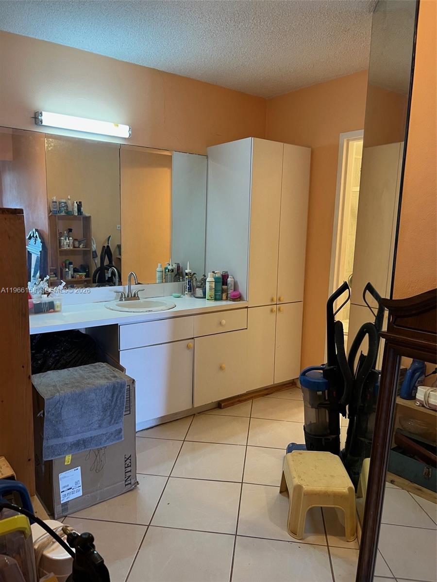 FOUR WINDS CONDO - Residential