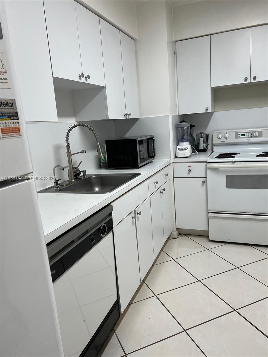FOUR WINDS CONDO - Residential