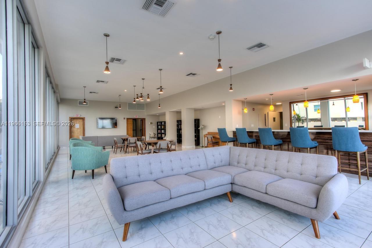 FOUR WINDS CONDO - Residential