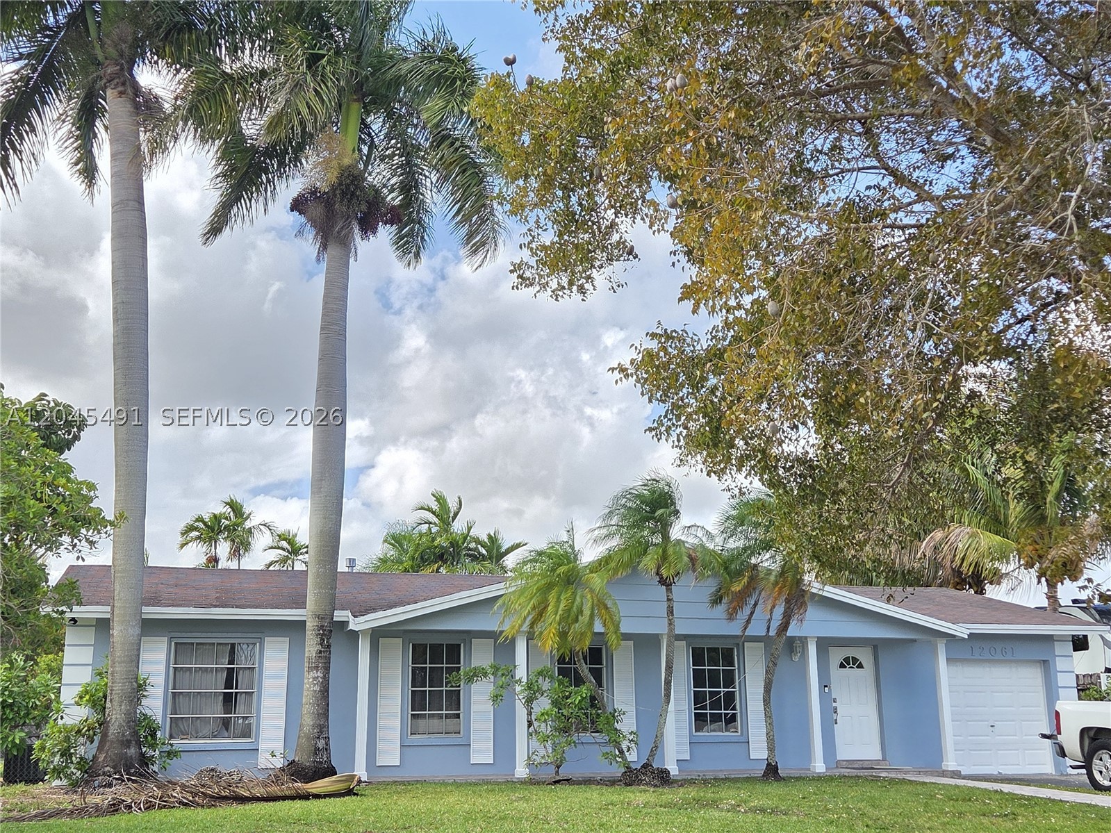 3BR/2BA residence in the desirable Devon-Aire Estates Section 5, just 15 minutes from FIU and within a top-rated school district.   

Set on a rare ¼+ acre corner lot with no HOA!    The property offers generous driveway parking, a side entrance for paved parking for boat/RV, and space to add a pool.   The home features a bright patio and a versatile room in the garage with expansion potential.

The oversized lot allows for in-law quarters or extension of existing space under current regulations to add an additional dwelling unit, (ADU) under Florida SB 48—ask agent for details. 

Conveniently located near parks, shopping, and major highways. Owner financing possible, to be discussed in person. Motivated seller—bring offers.
