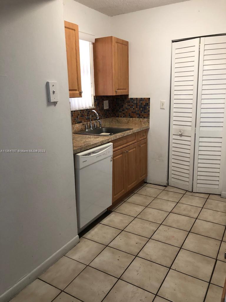 SOLEIL LAKE CONDO - Residential Lease