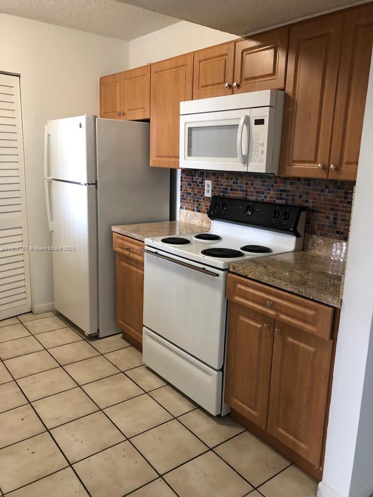 SOLEIL LAKE CONDO - Residential Lease