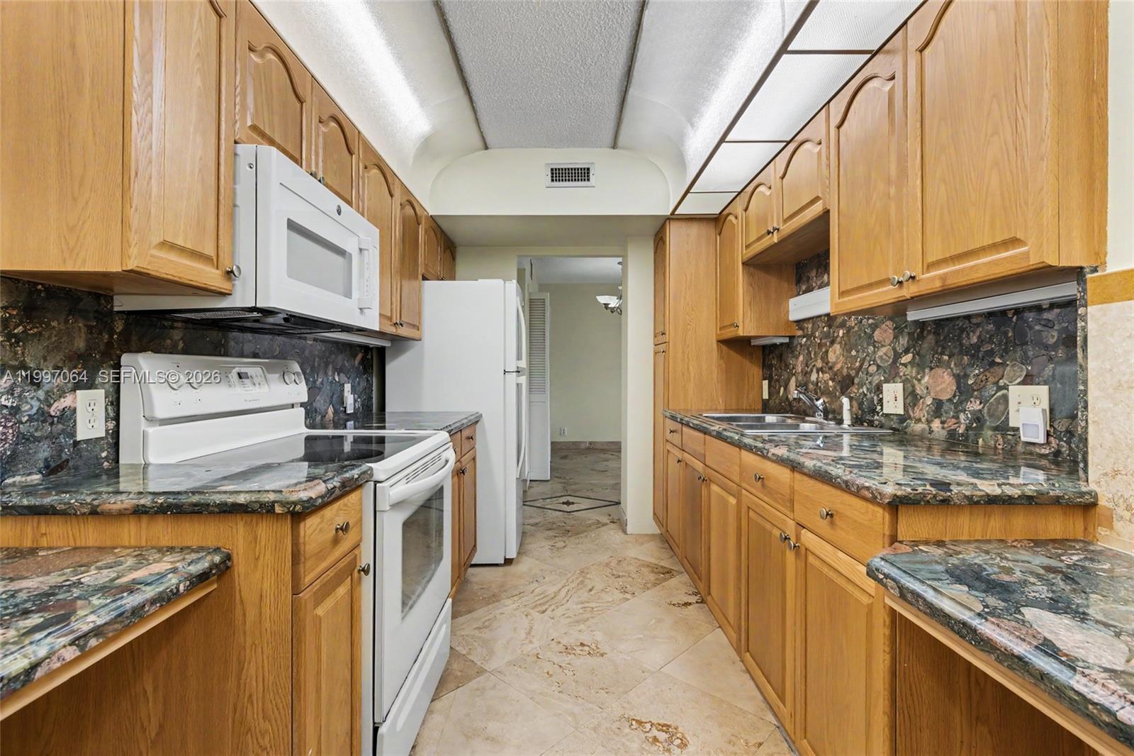 HILLCREST EAST NO 24 COND - Residential