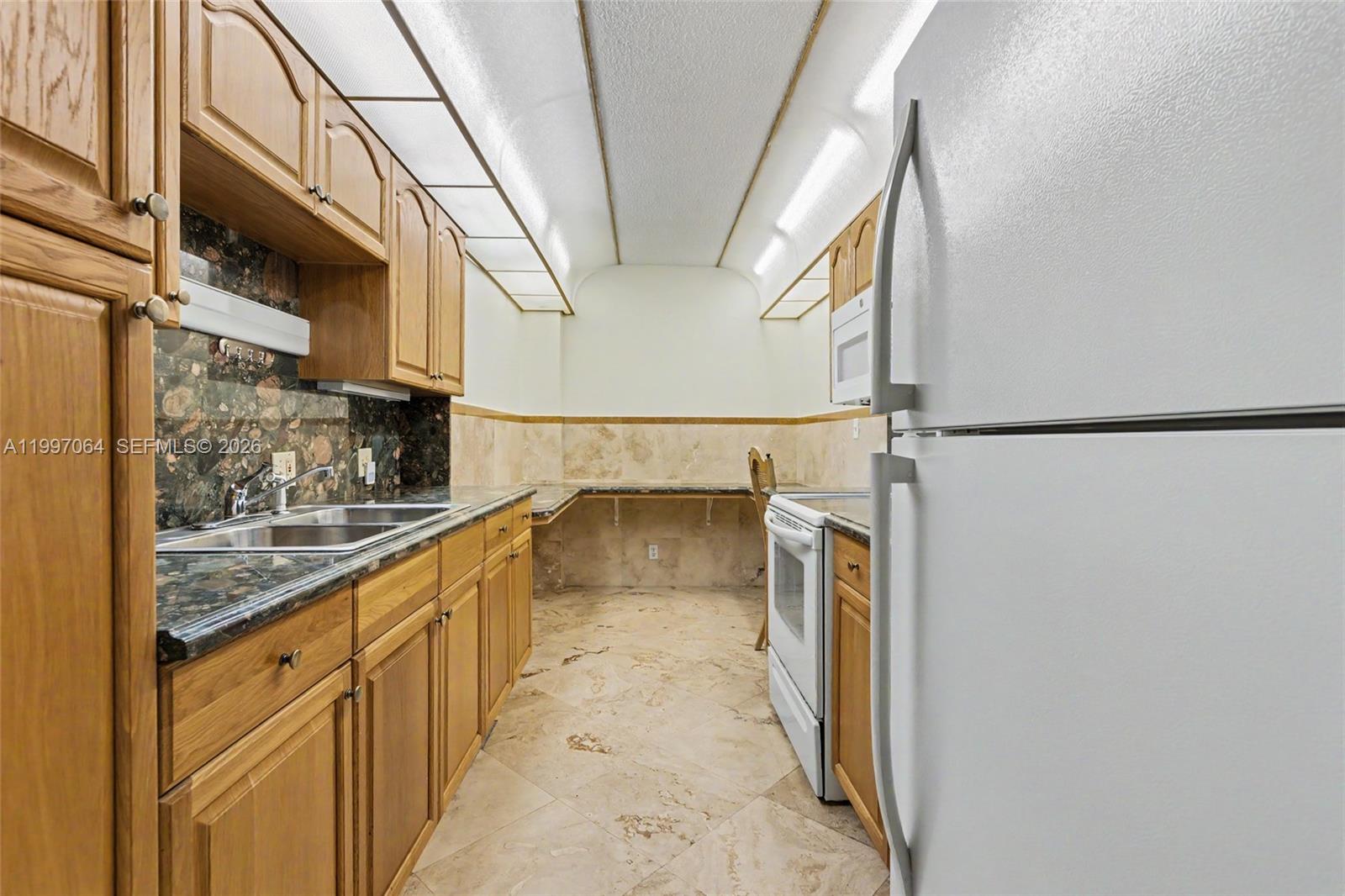 HILLCREST EAST NO 24 COND - Residential