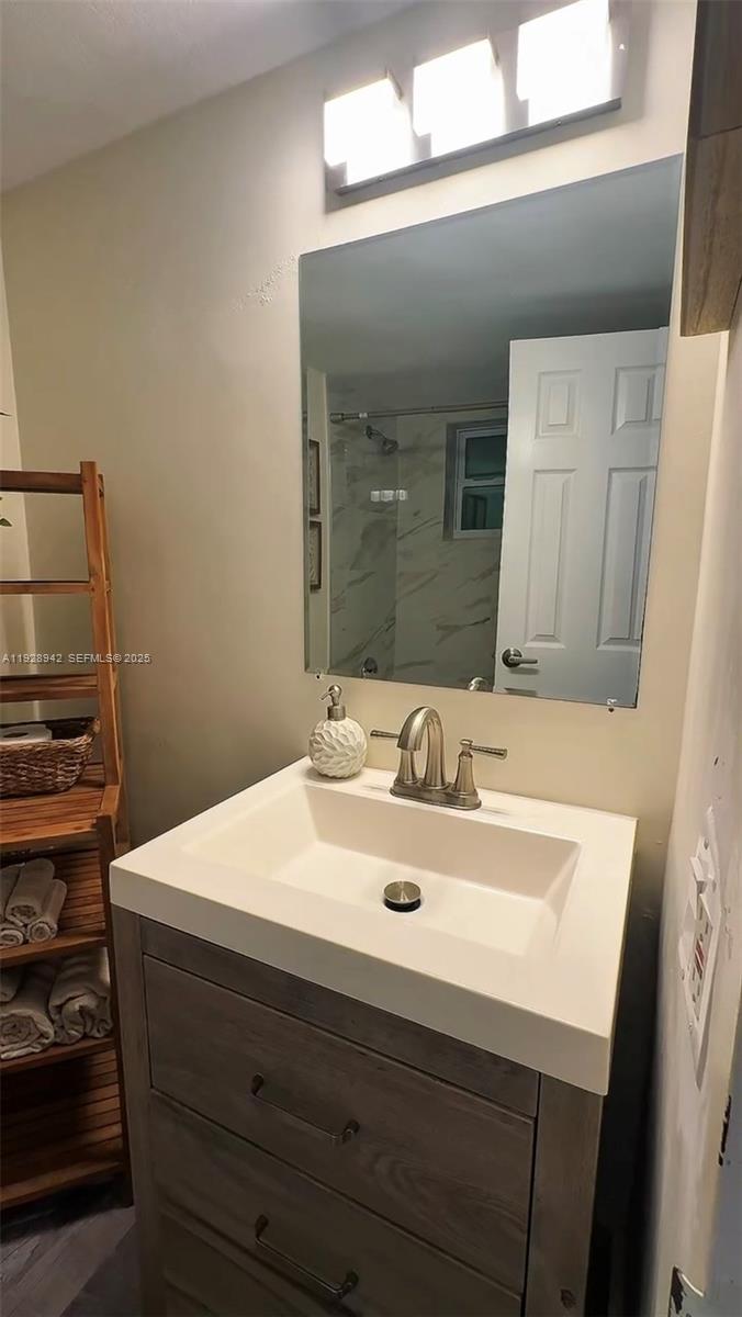 BAYSHORE YACHT & TENNIS C - Residential