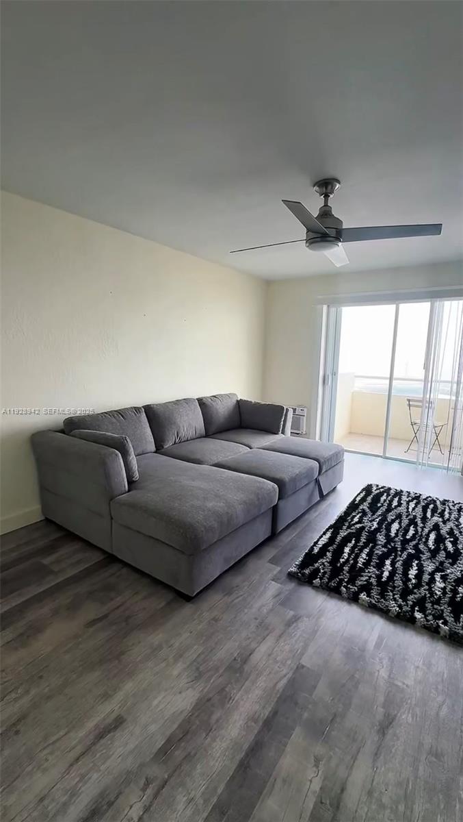 BAYSHORE YACHT & TENNIS C - Residential