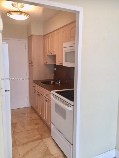 BRICKELL BAY TOWER CONDO - Residential Lease