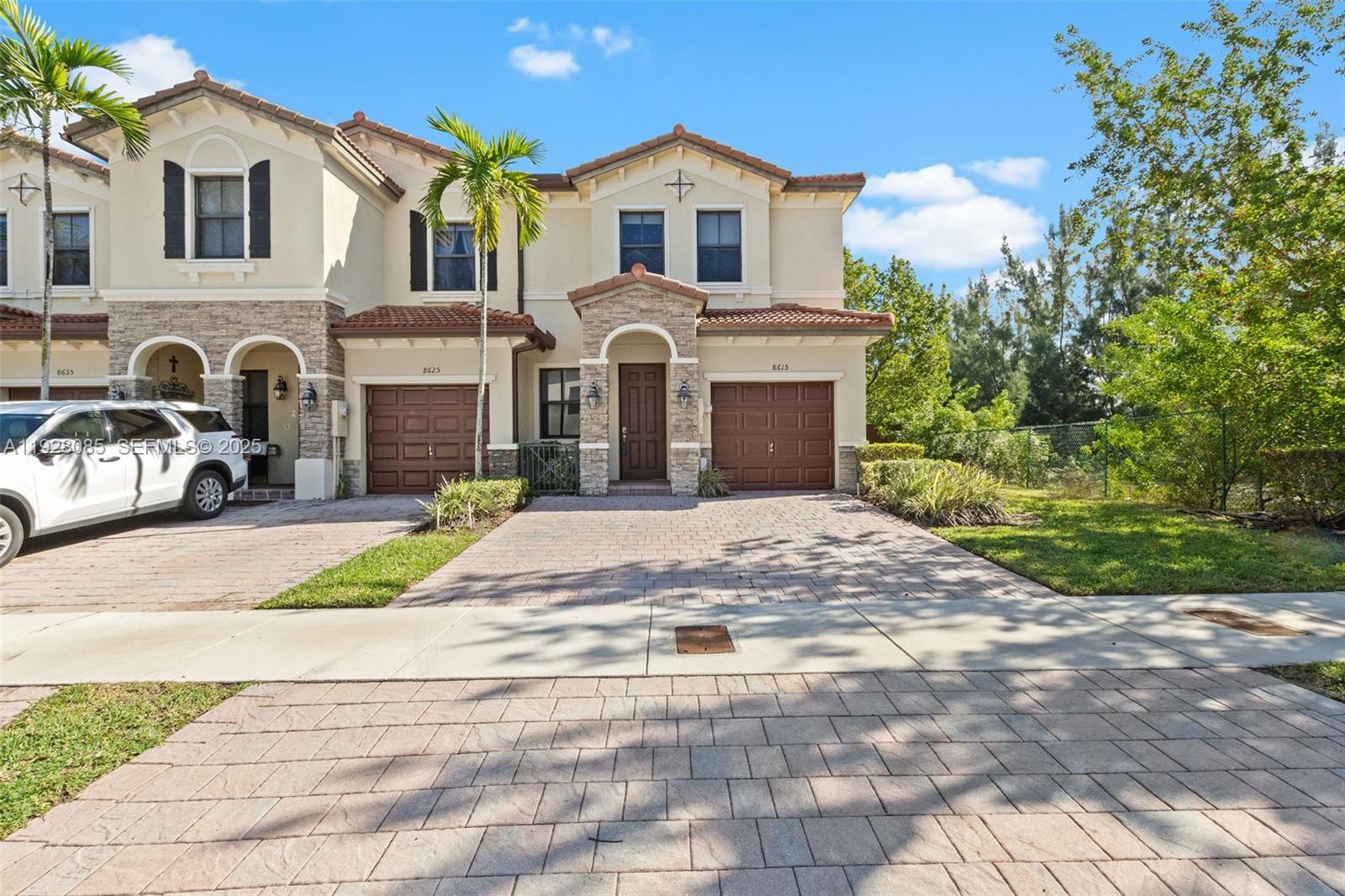 Welcome home to this bright and spacious 3 bed, 2.5 bath corner unit with panoramic lake views in sought - after Grand Bay Doral!Very nice kitchen with breakfast area . Resort amenities include an incredible clubhouse with bar, billiards, entertainment areas, pool & gym. Zoned A-rated schools and only 10 minutes away from Miami airport- this corner beauty wont last!