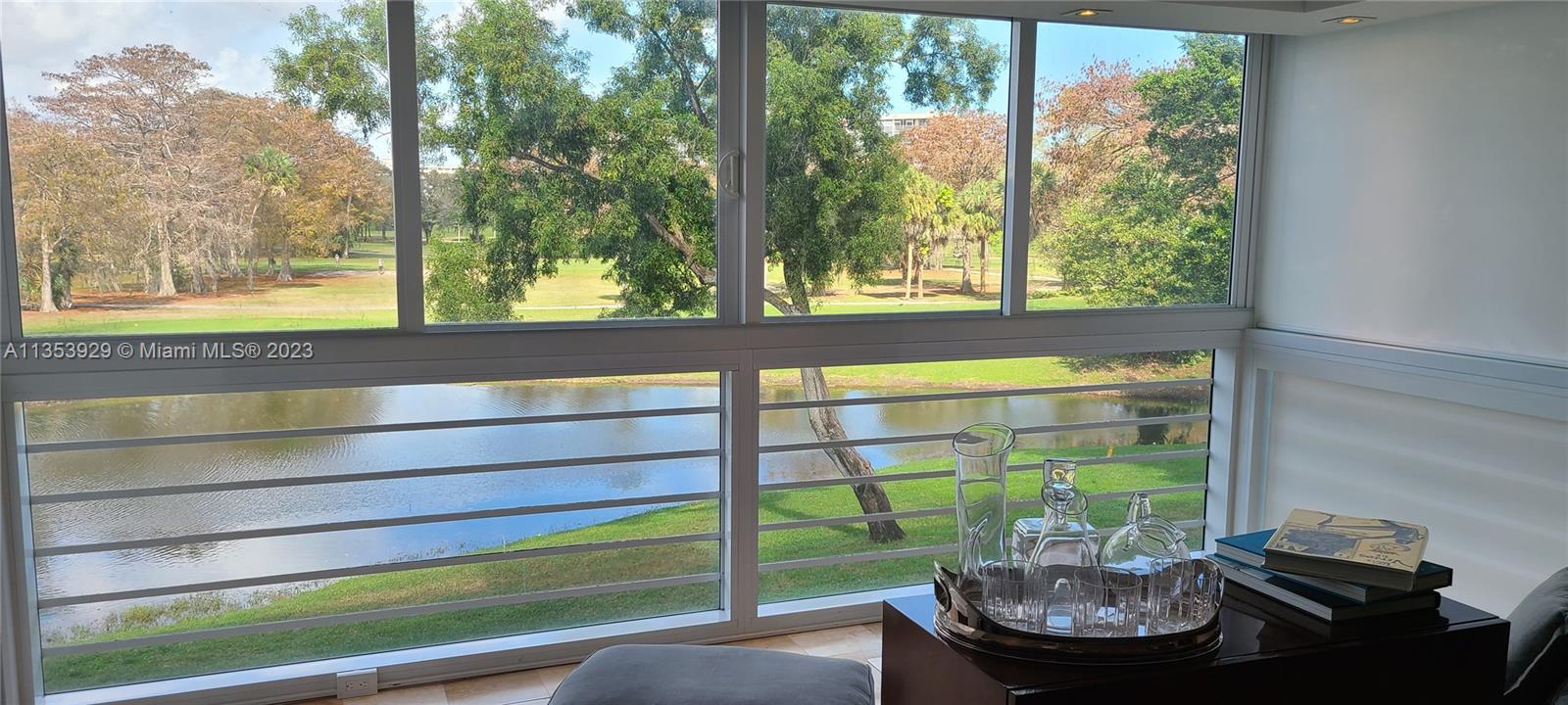 NO 104 PALM-AIRE COUNTRY - Residential