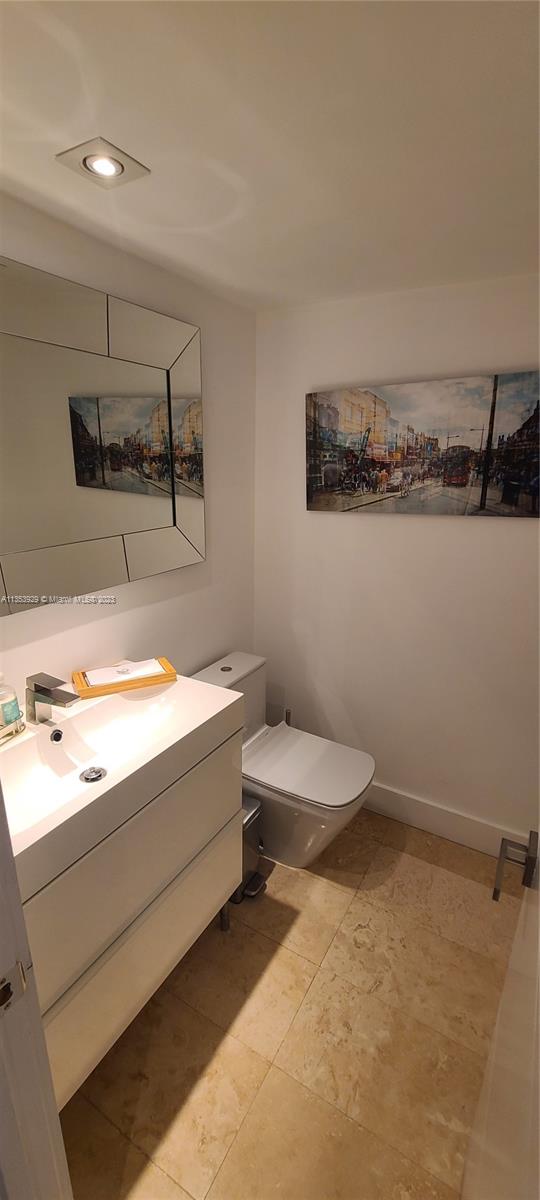 Beautiful fully remodeled apartment, with 3 bedrooms and 3 and a half bathrooms, fully remodeled kitchen with Quartz counter top, marble floors, beautiful view of the golf course, excellent location, New water heater, stainless steal appliances. High impact windows. The community have two golf corses and tennis corses, with kids playground.