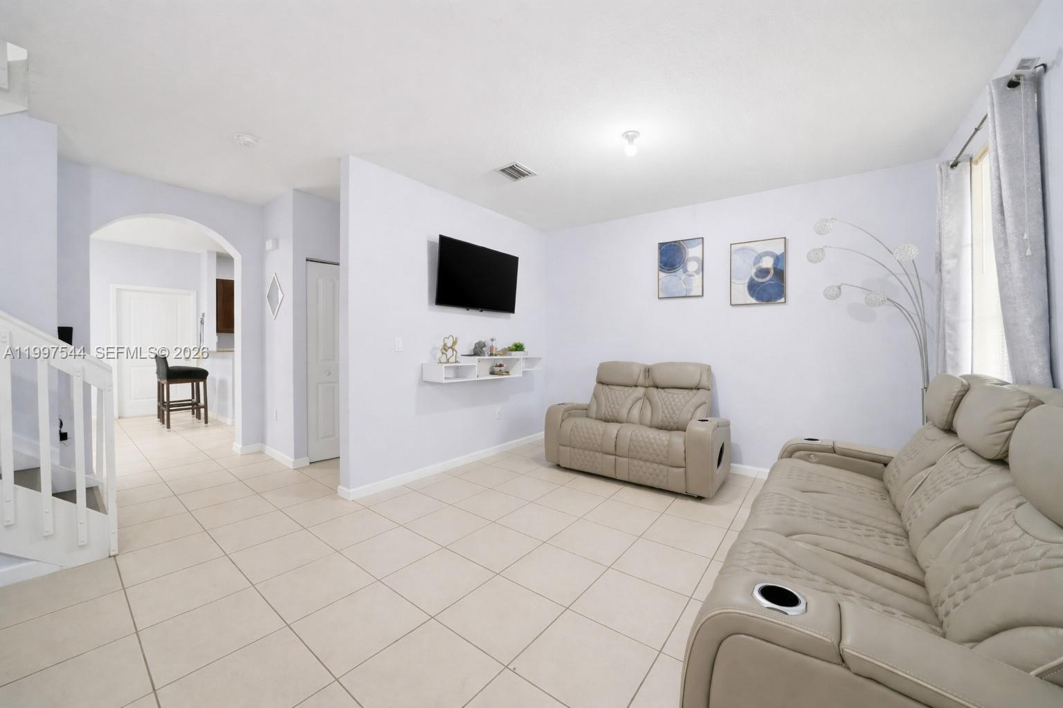 MANDARIN LAKES - Residential