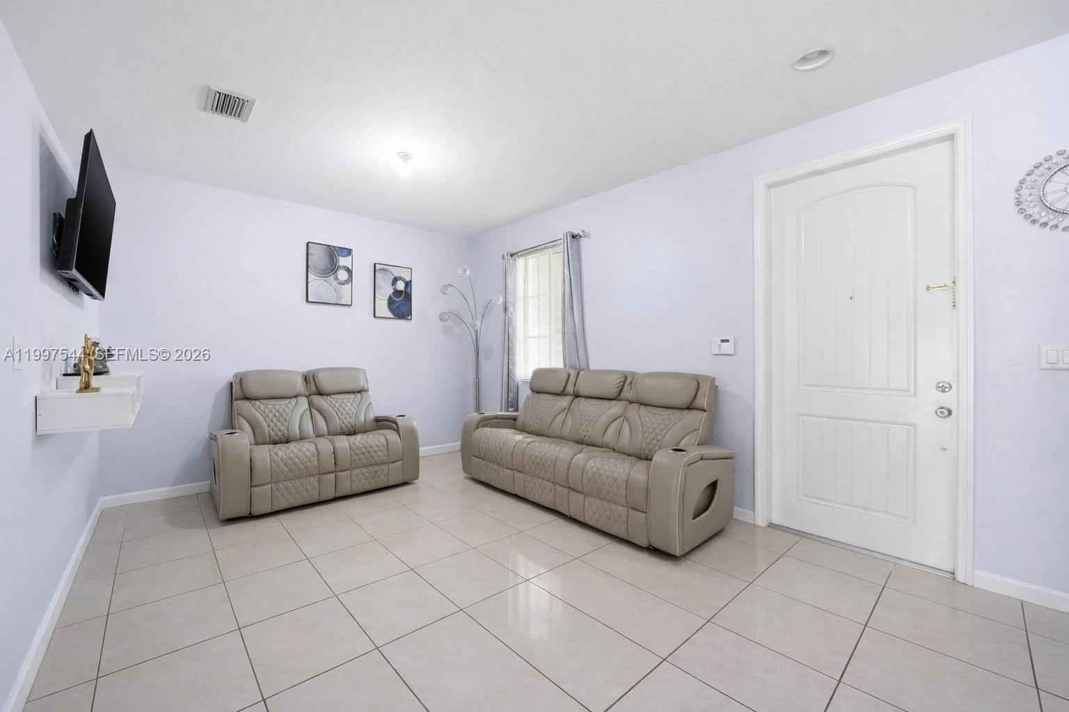 MANDARIN LAKES - Residential