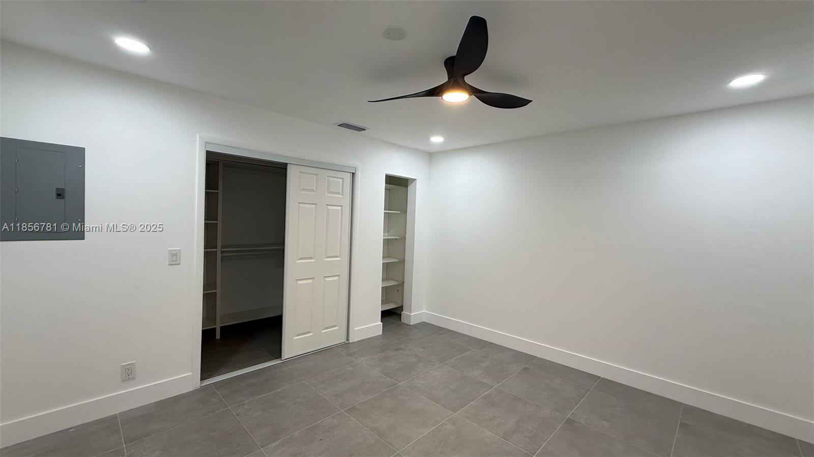 HOLLYWOOD LITTLE RANCHES - Residential Lease