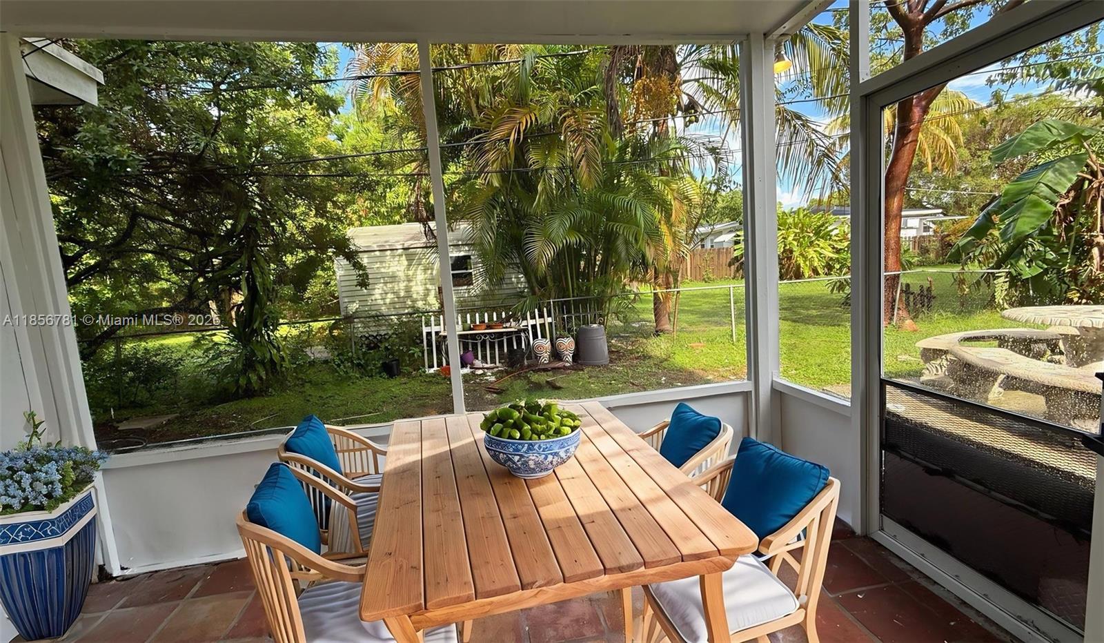 HOLLYWOOD LITTLE RANCHES - Residential Lease