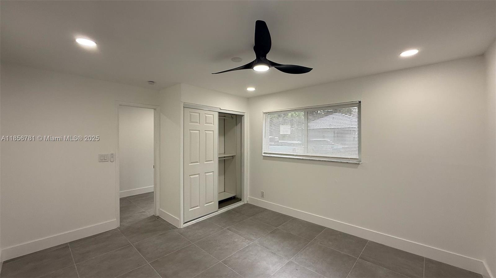 HOLLYWOOD LITTLE RANCHES - Residential Lease