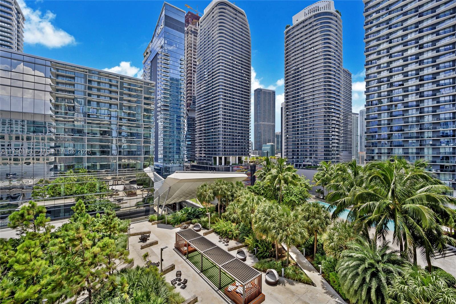 Rise Brickell City Centre. This 2 Bed/ 2.5 Bath is located in Rise, with 43 floors.Designed by ARCHITECTONICA and developed by Swire Properties. Live in the Heart of Brickell.
Amenities Include expansive pool deck, with gardens, BBQ Grills, outdoor fitness and children’s play area. Floor to ceiling sliding glass doors, over-sized and fully furnished walk-in
closets, modern Italian cabinetry throughout, premium appliance package. 1 assigned parking space. Valet parking. Walk everywhere.