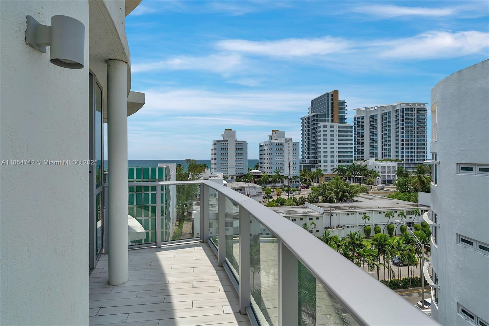 PELORO CONDO - Residential