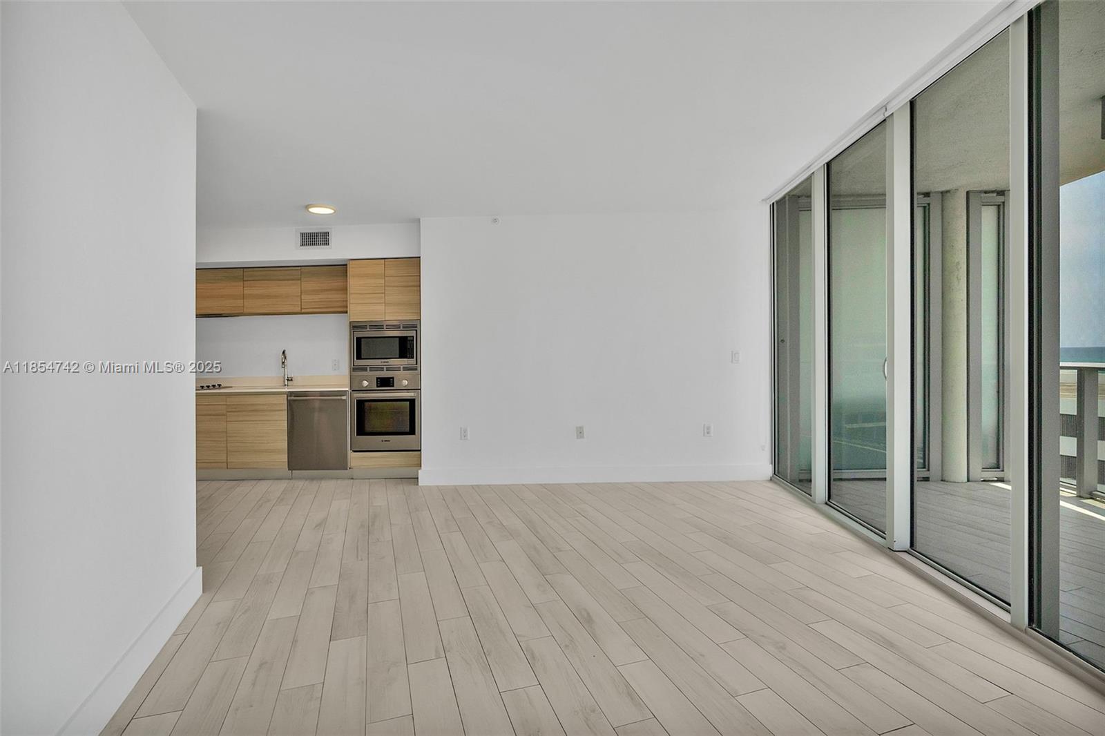 PELORO CONDO - Residential