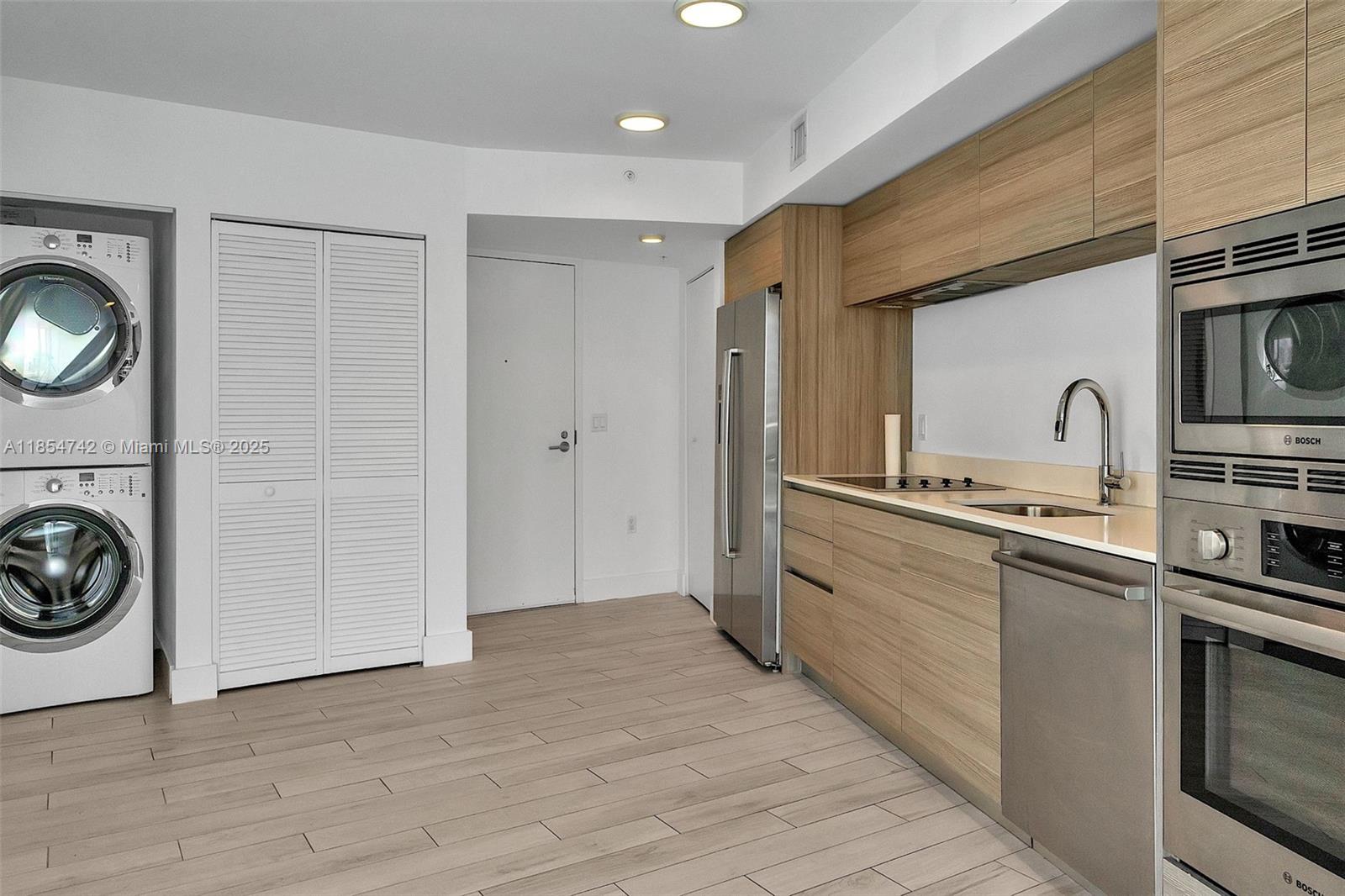 PELORO CONDO - Residential