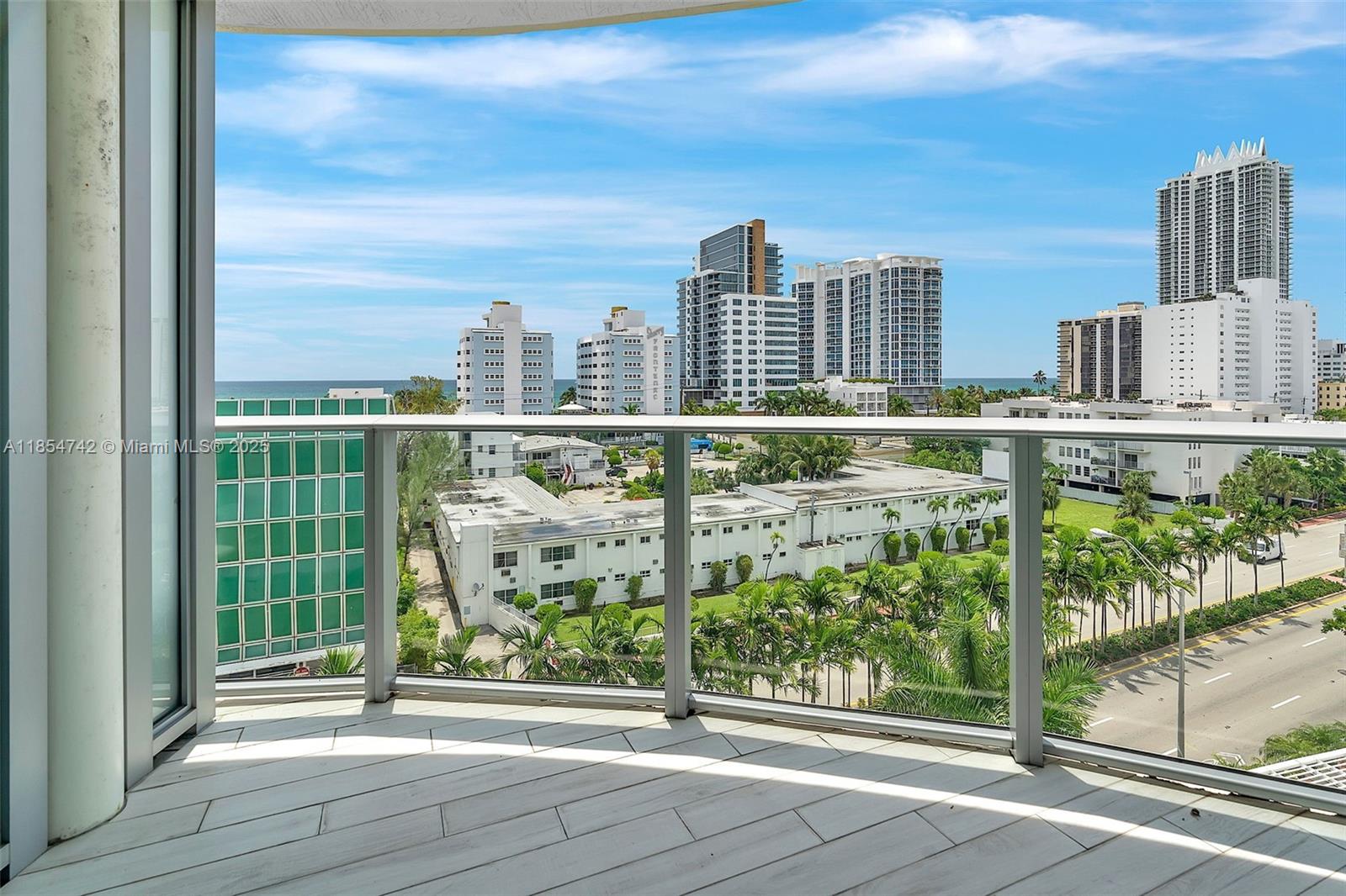 PELORO CONDO - Residential