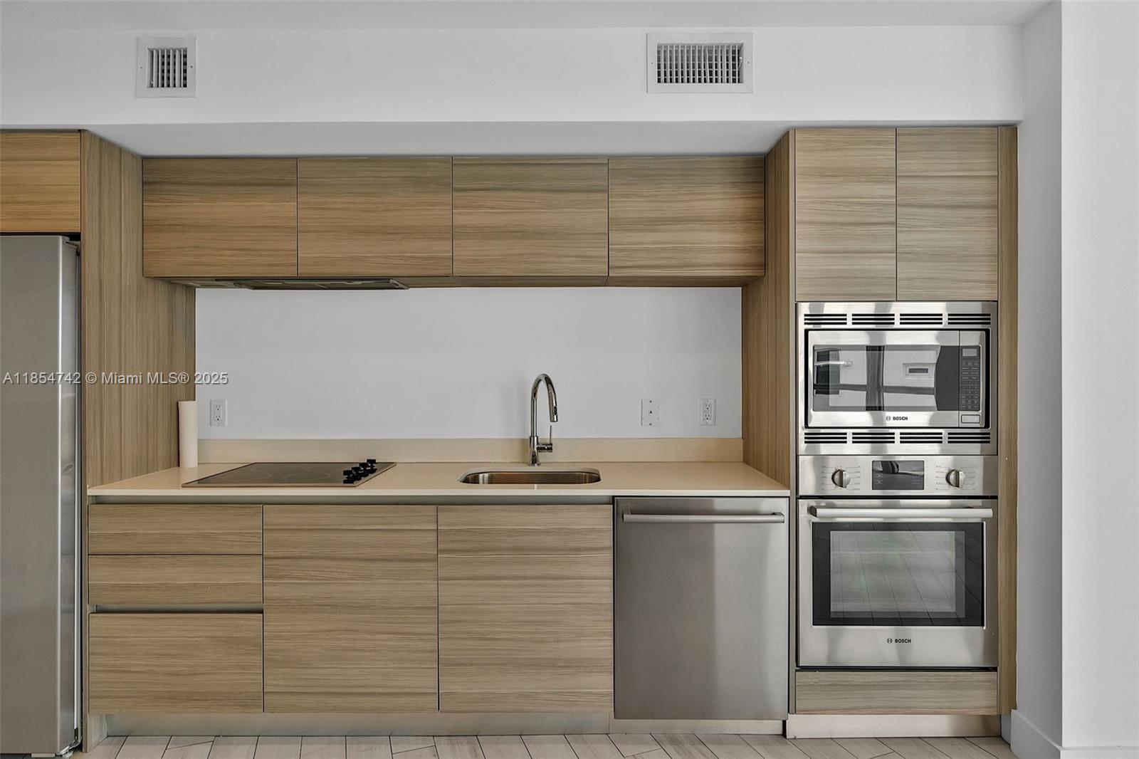 PELORO CONDO - Residential