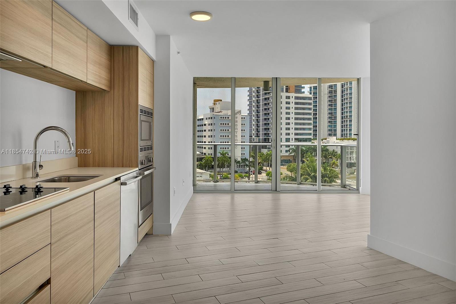 PELORO CONDO - Residential