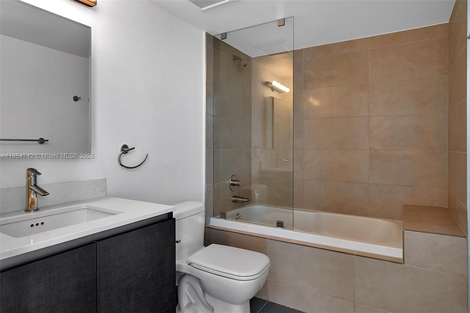 PELORO CONDO - Residential