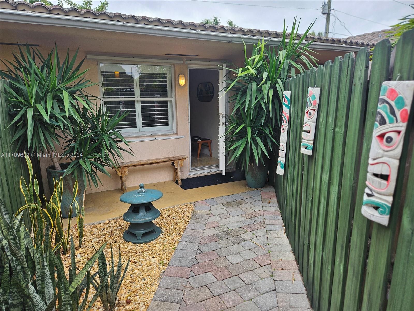 Charming studio in a quiet, neighborly community, perfectly located just minutes from Fort Lauderdale Beach and Las Olas! Enjoy the convenience of having Trader Joe’s and a variety of restaurants nearby. This cozy space is ideal for those looking to embrace the vibrant Fort Lauderdale lifestyle. Furniture is negotiable or can be removed to suit your preferences. Don’t miss this opportunity to own a little slice of paradise!
