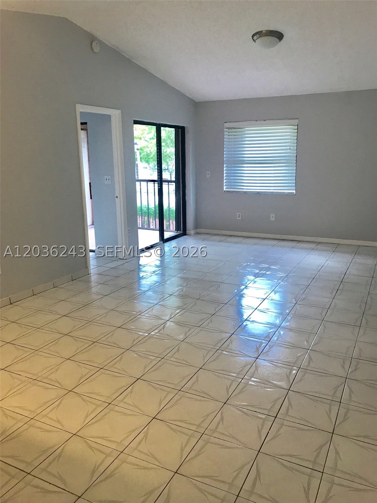 BANYAN TREE CONDO 8 - Residential