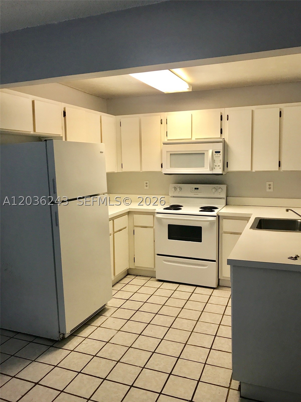 BANYAN TREE CONDO 8 - Residential
