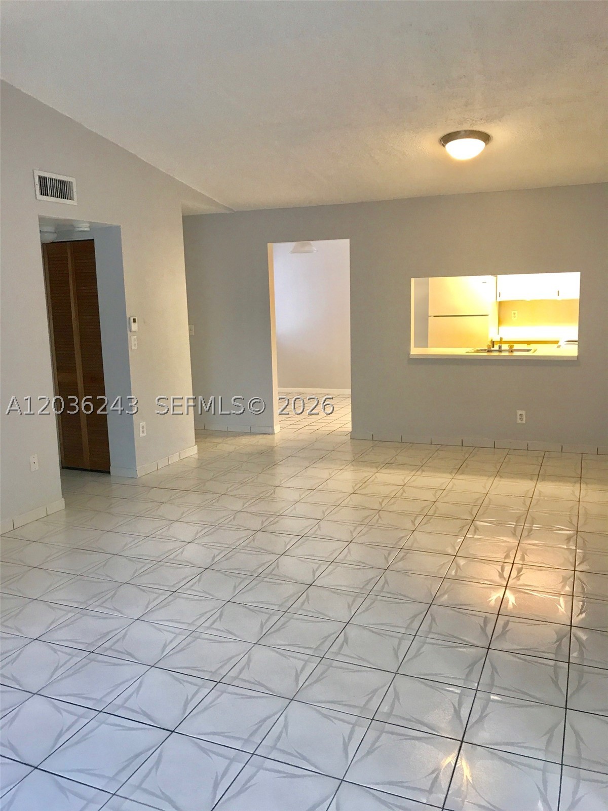 BANYAN TREE CONDO 8 - Residential