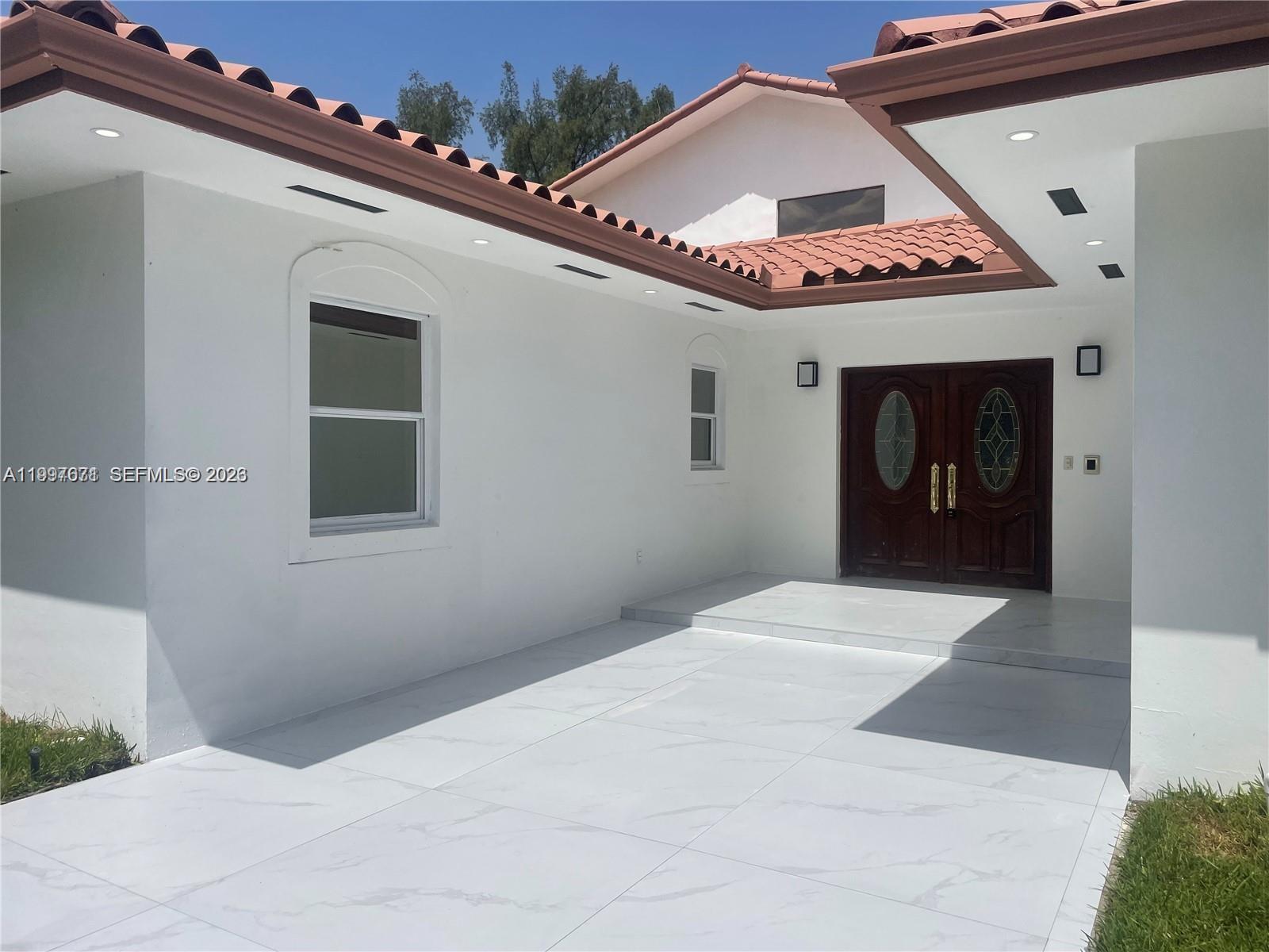 Unapproved- Short Sale. Property with strong potential, offering a functional layout and spacious living areas. The sale is subject to lender approval. Property is being sold as-is. Excellent opportunity for buyers or investors seeking value in today market.