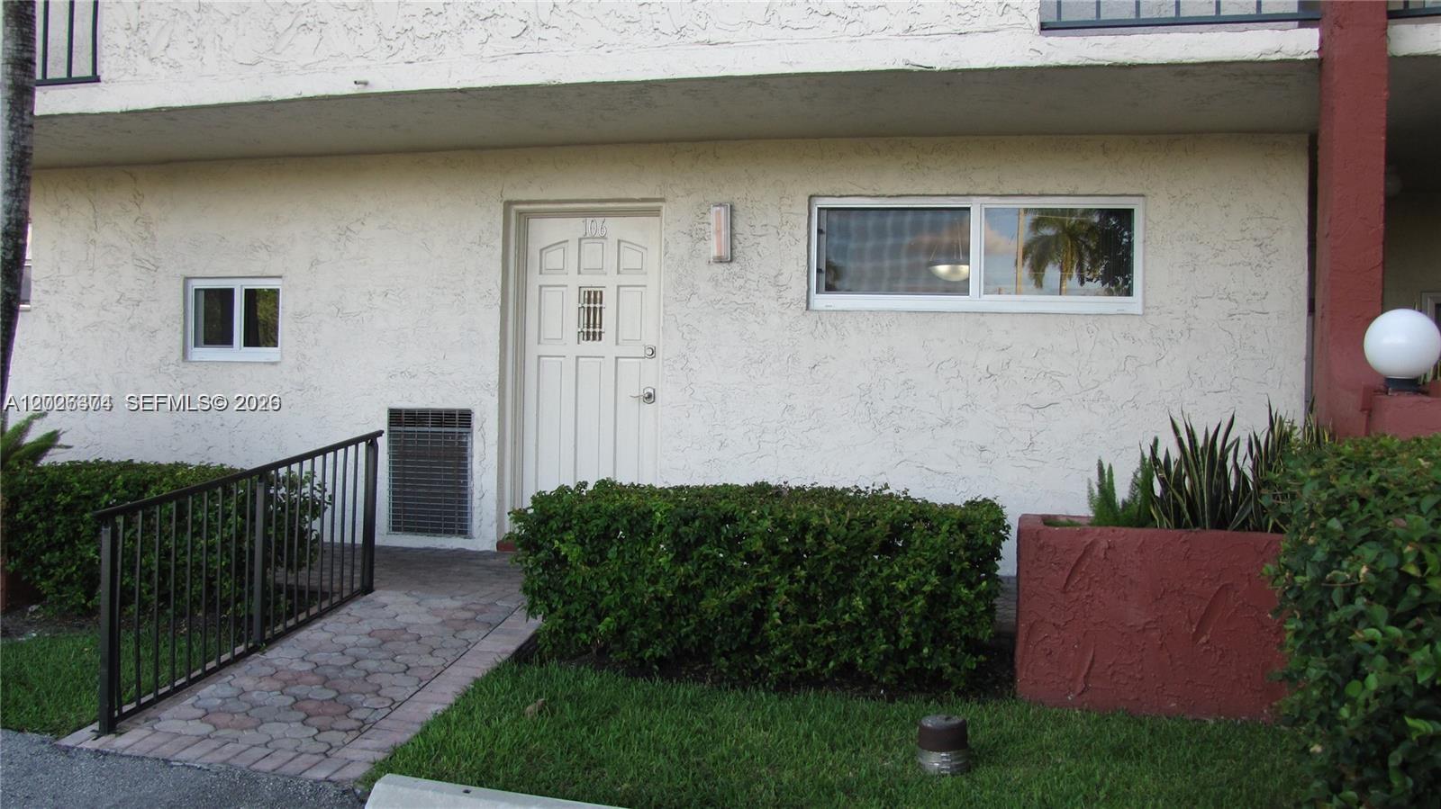 HOLLYBROOK GOLF - Residential