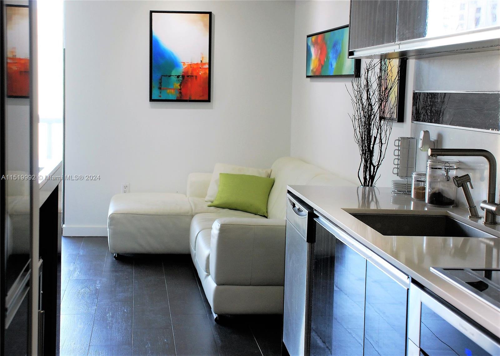 Very desirable fully furnished studio freshly painted and decorated with high end furniture and equipment. Includes
cable TV and basic internet. Covered parking and excellent amenities in the building. A must see.