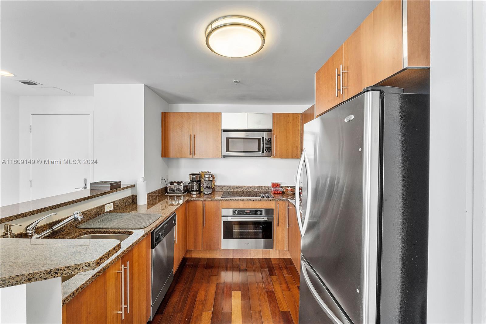 MET 1 CONDO - Residential Lease