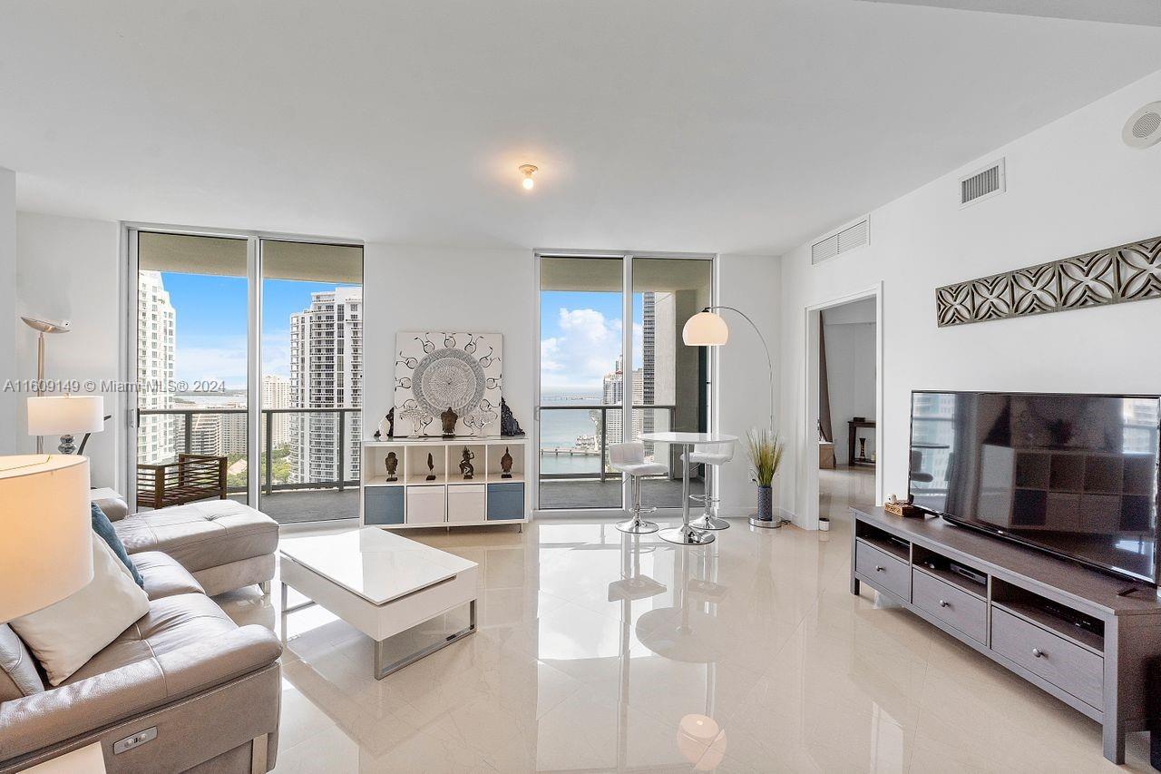 MET 1 CONDO - Residential Lease