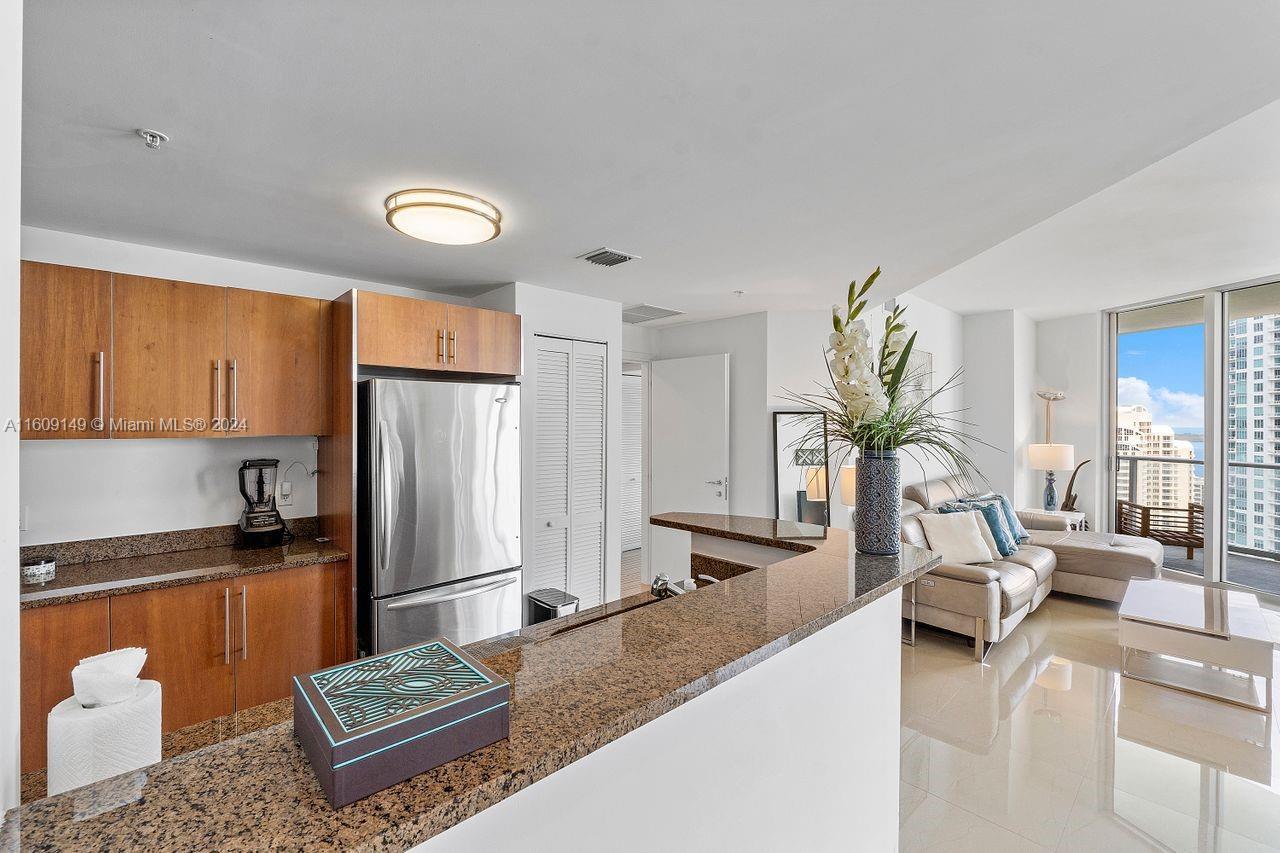MET 1 CONDO - Residential Lease