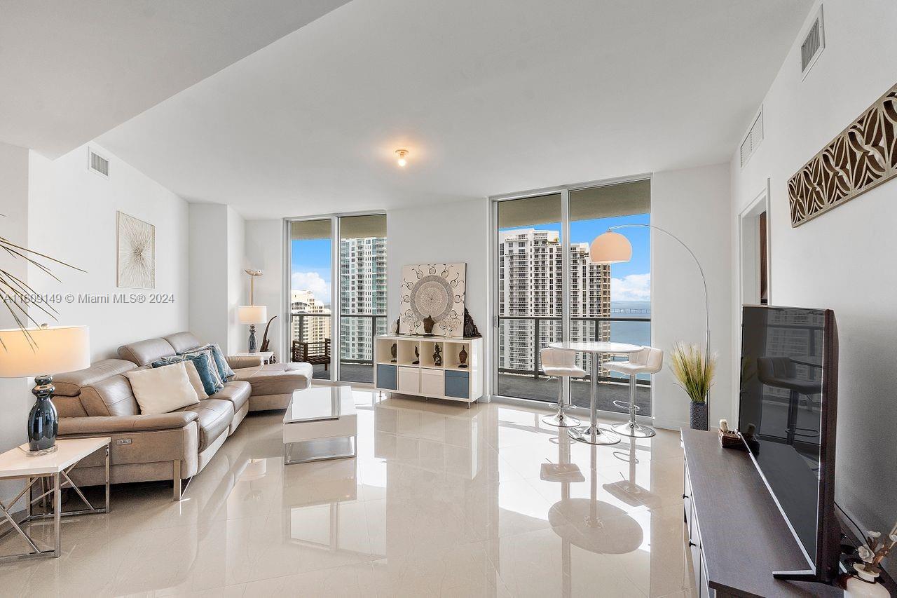 MET 1 CONDO - Residential Lease