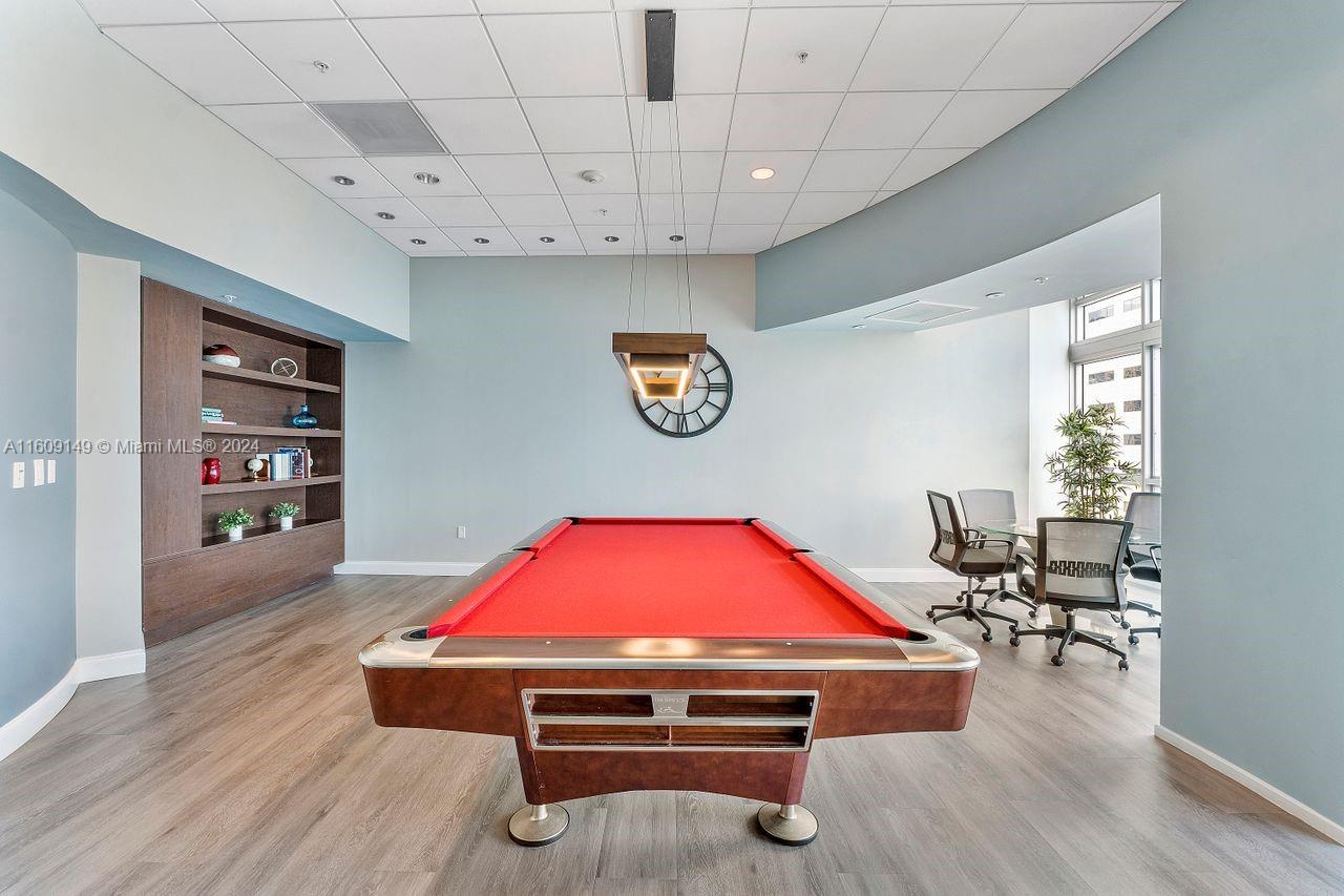 MET 1 CONDO - Residential Lease