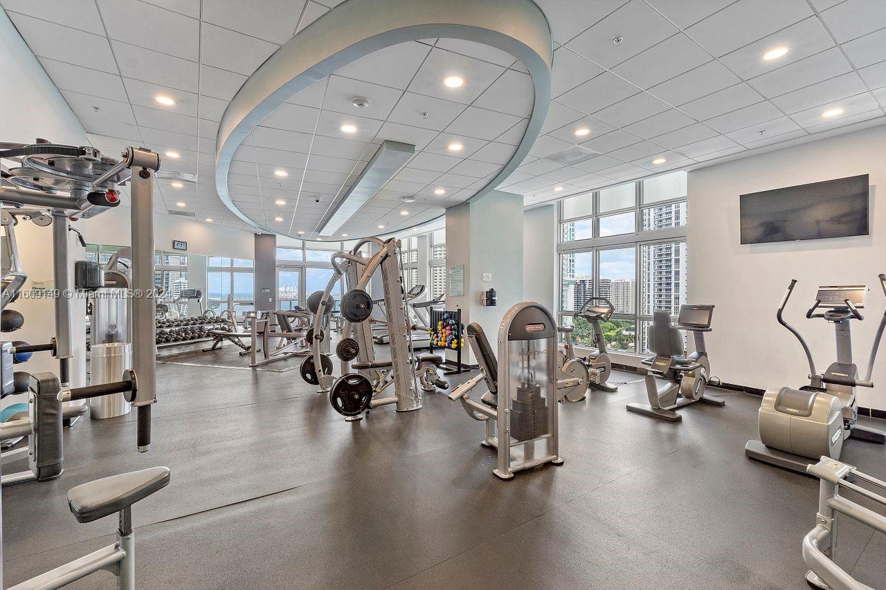 MET 1 CONDO - Residential Lease