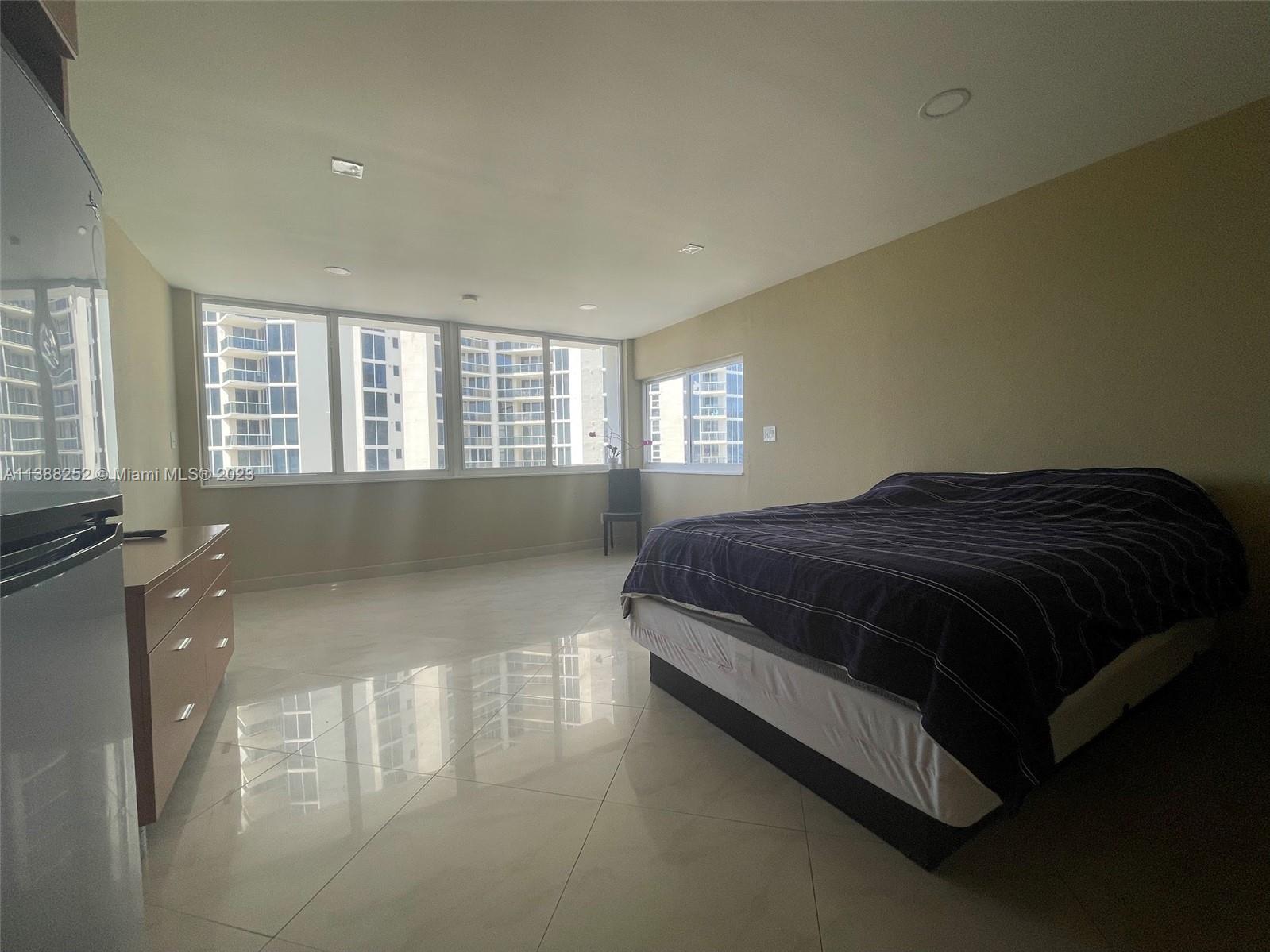 THE AVENTURA BEACH CLUB C - Residential Lease