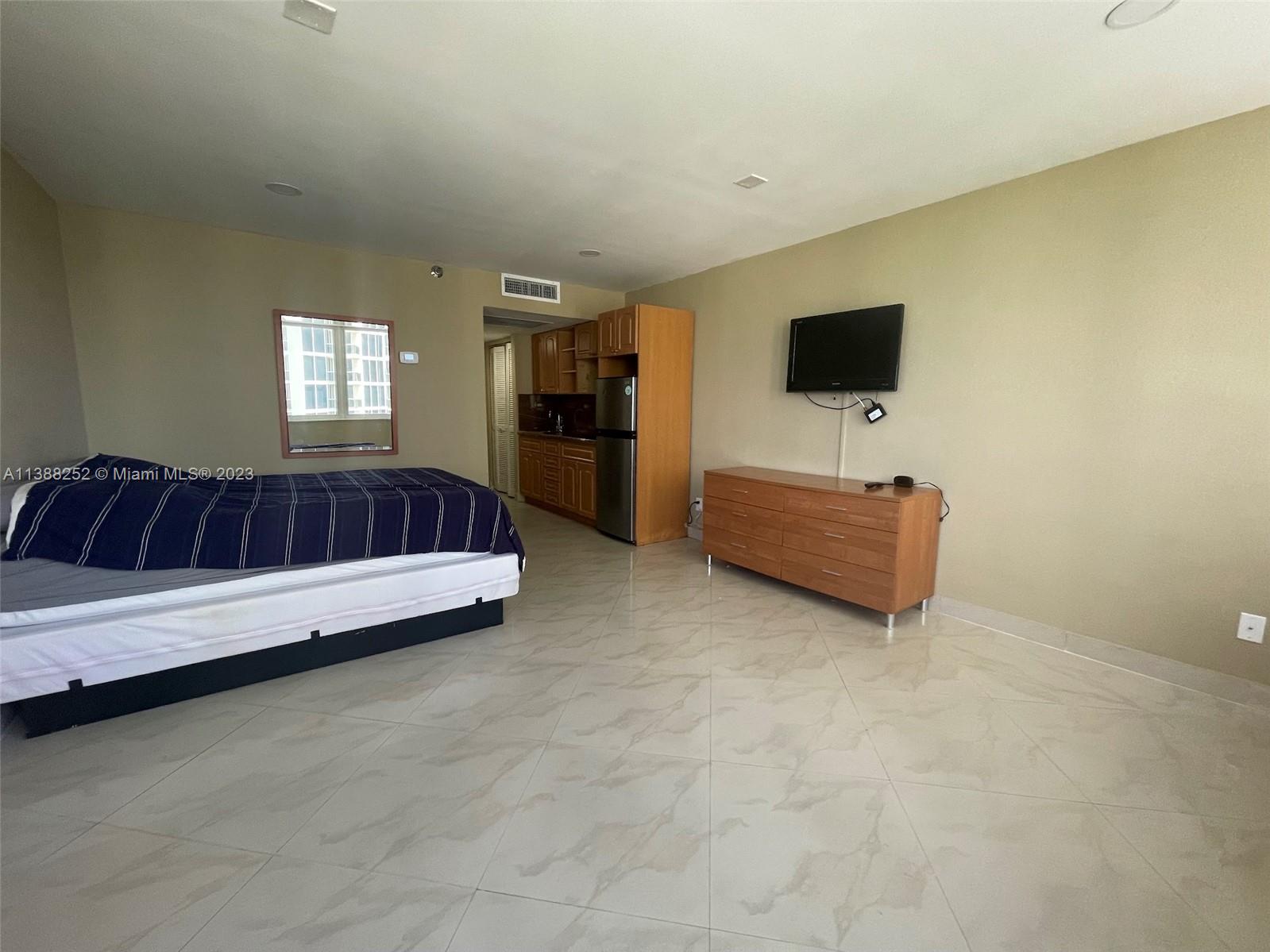 THE AVENTURA BEACH CLUB C - Residential Lease