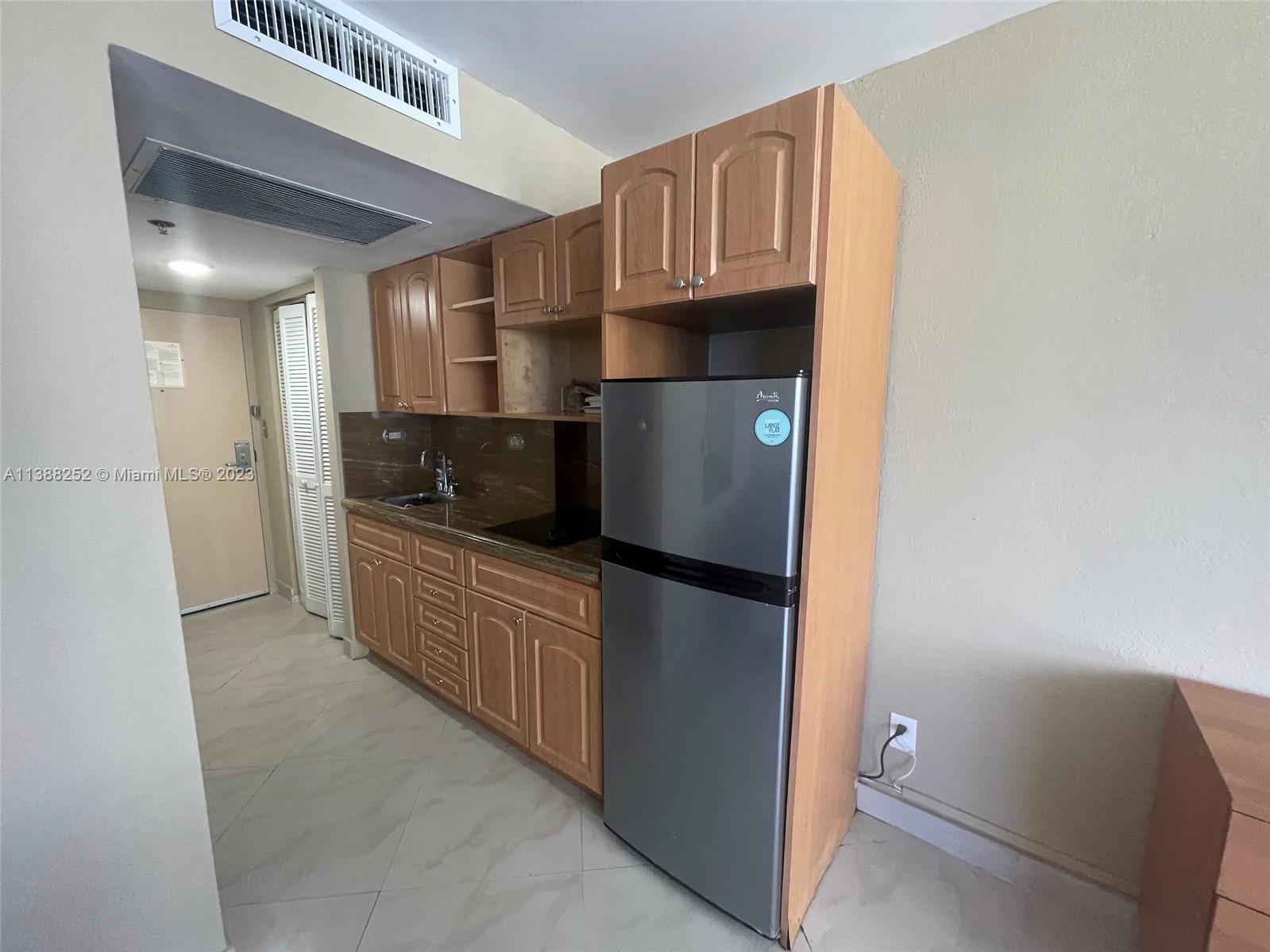 THE AVENTURA BEACH CLUB C - Residential Lease