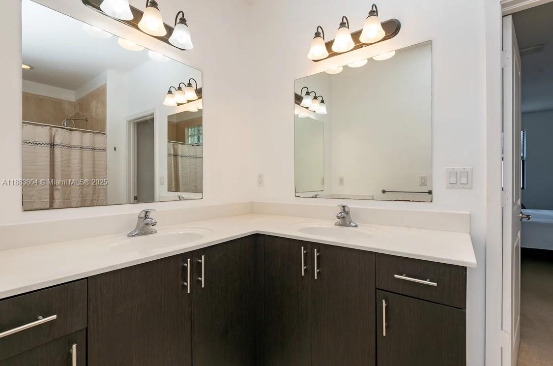 OAK HAMMOCK TOWNHOMES SUB - Residential