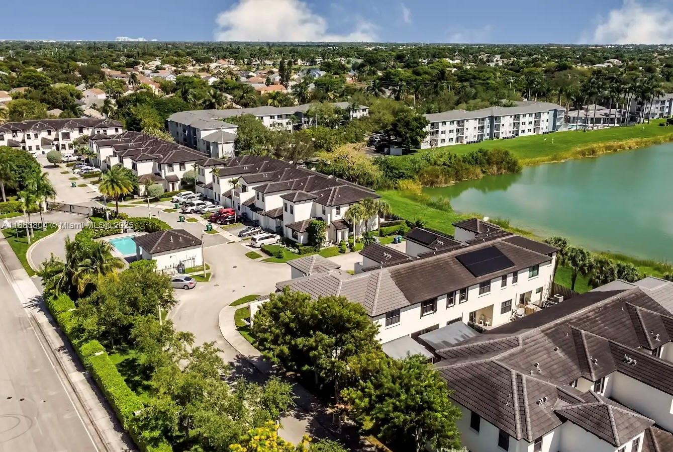 OAK HAMMOCK TOWNHOMES SUB - Residential