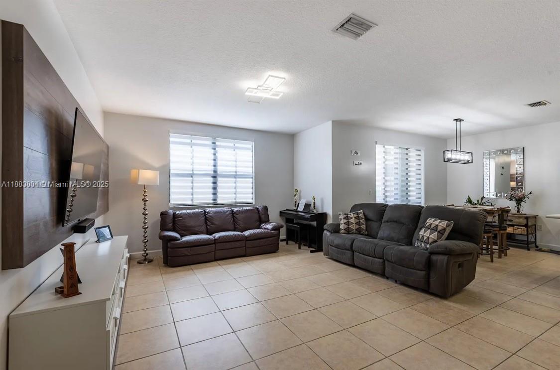 OAK HAMMOCK TOWNHOMES SUB - Residential