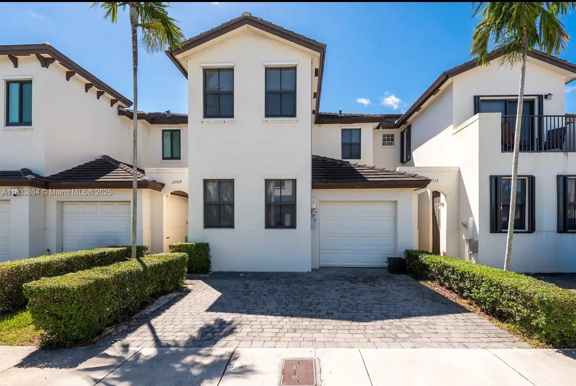 OAK HAMMOCK TOWNHOMES SUB - Residential