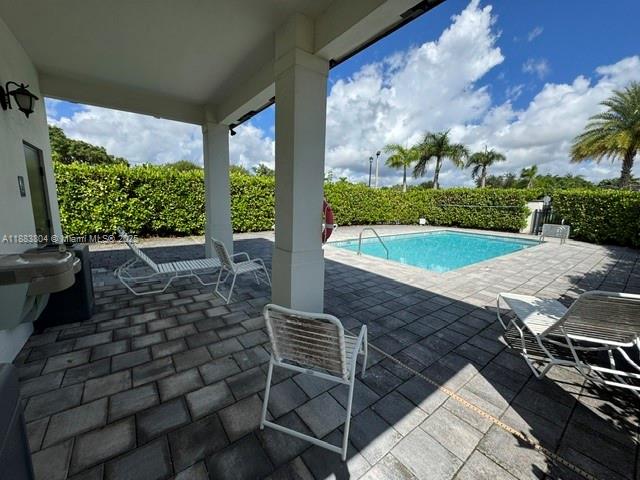 OAK HAMMOCK TOWNHOMES SUB - Residential